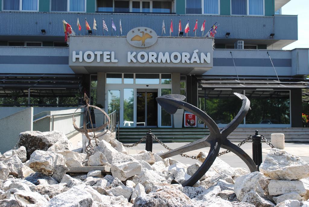 Hotel Kormoran Samorin Luaran gambar